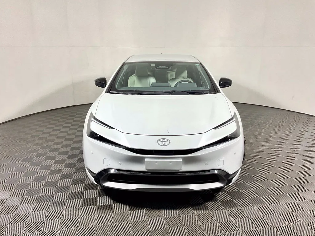 Toyota Prius photo 7