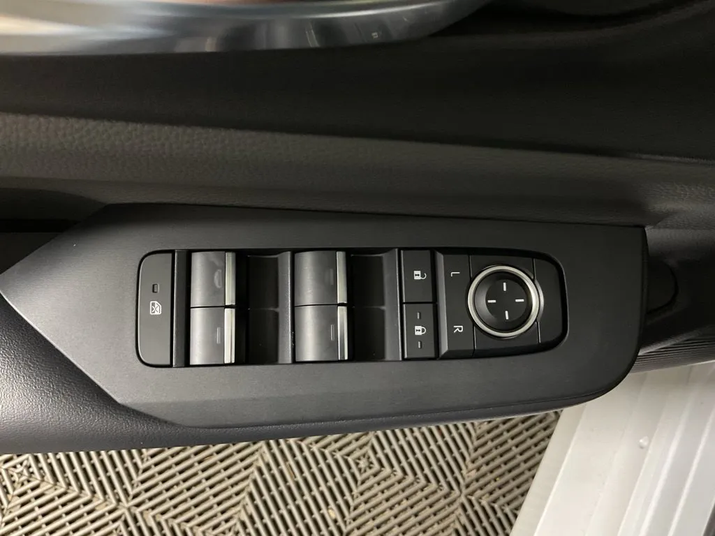 Toyota Prius photo 19