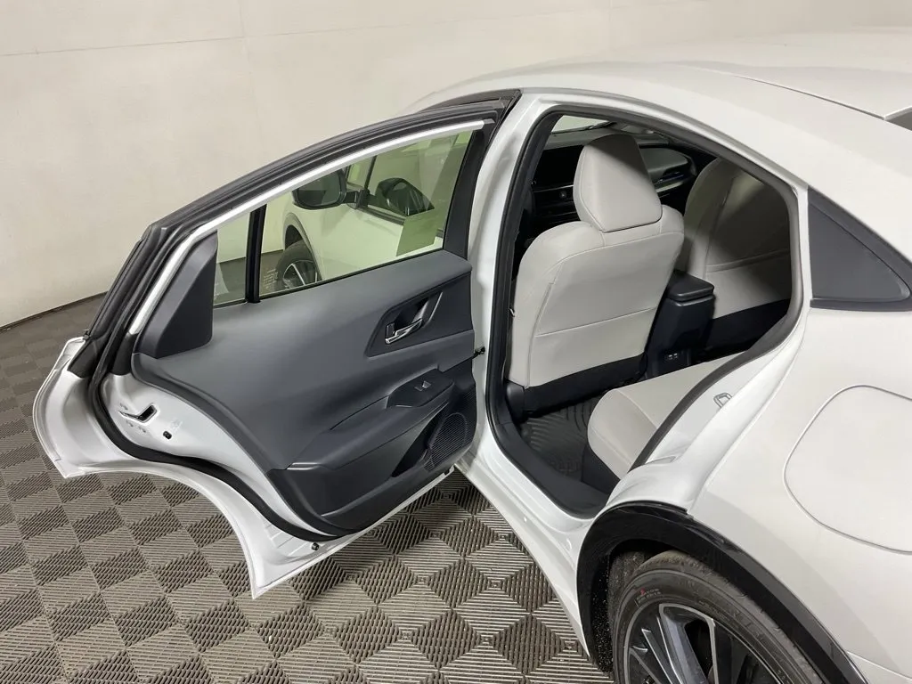 Toyota Prius photo 31