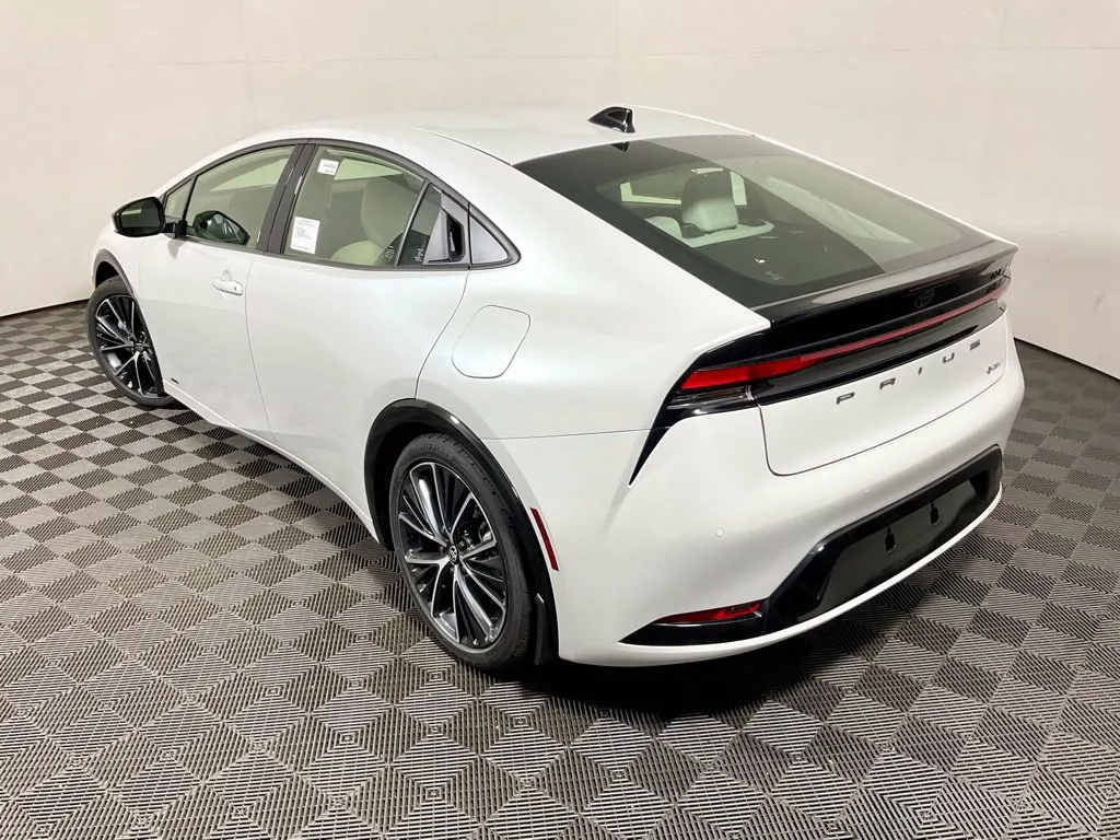 Toyota Prius photo 12