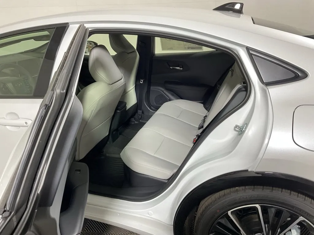 Toyota Prius photo 32