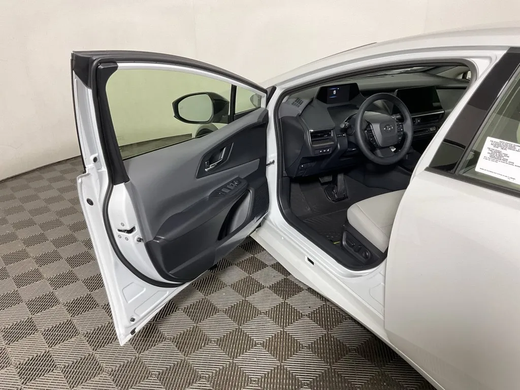 Toyota Prius photo 18