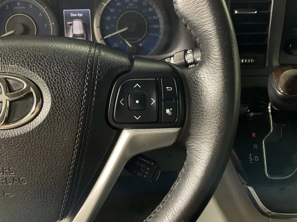 Toyota Sienna photo 30