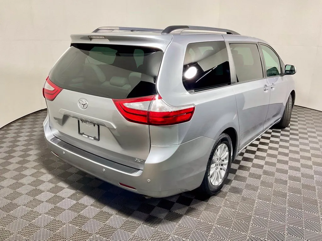 Toyota Sienna photo 20