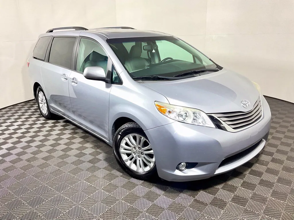 Toyota Sienna photo 9