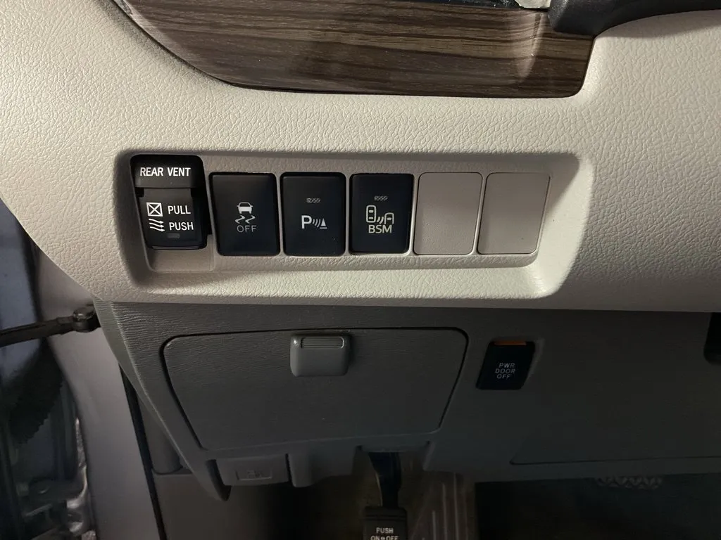 Toyota Sienna photo 31
