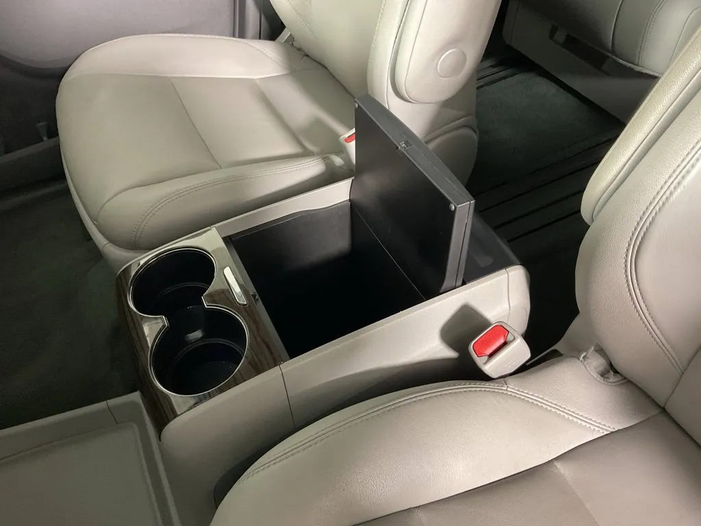 Toyota Sienna photo 32