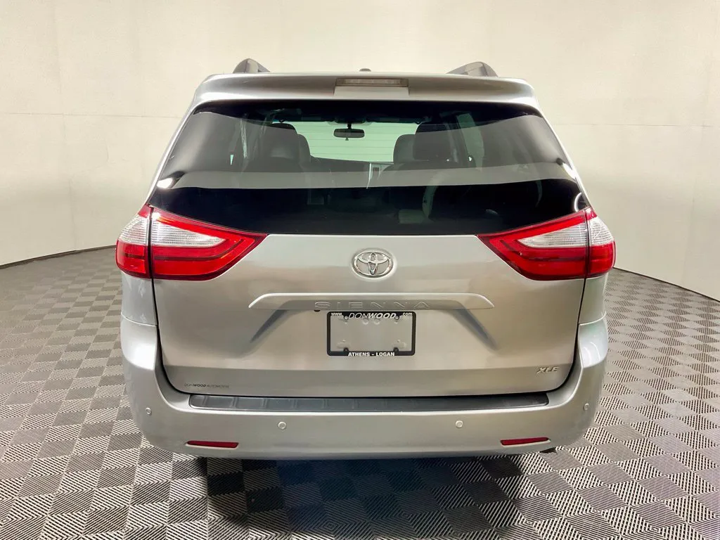 Toyota Sienna photo 16