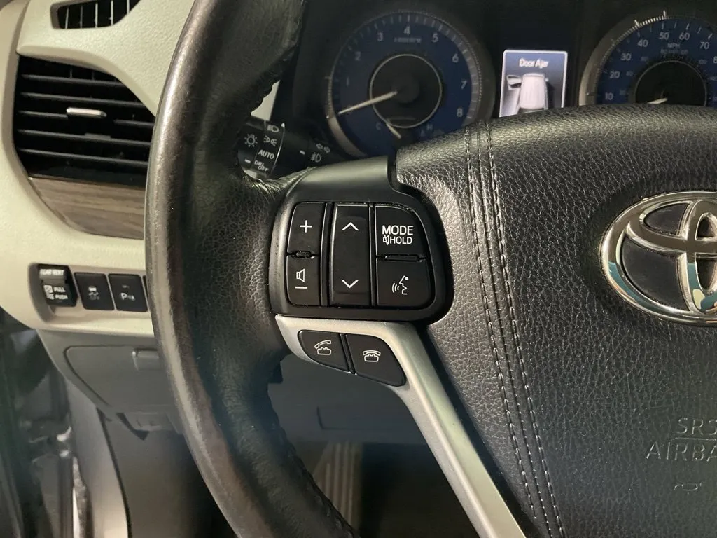 Toyota Sienna photo 29