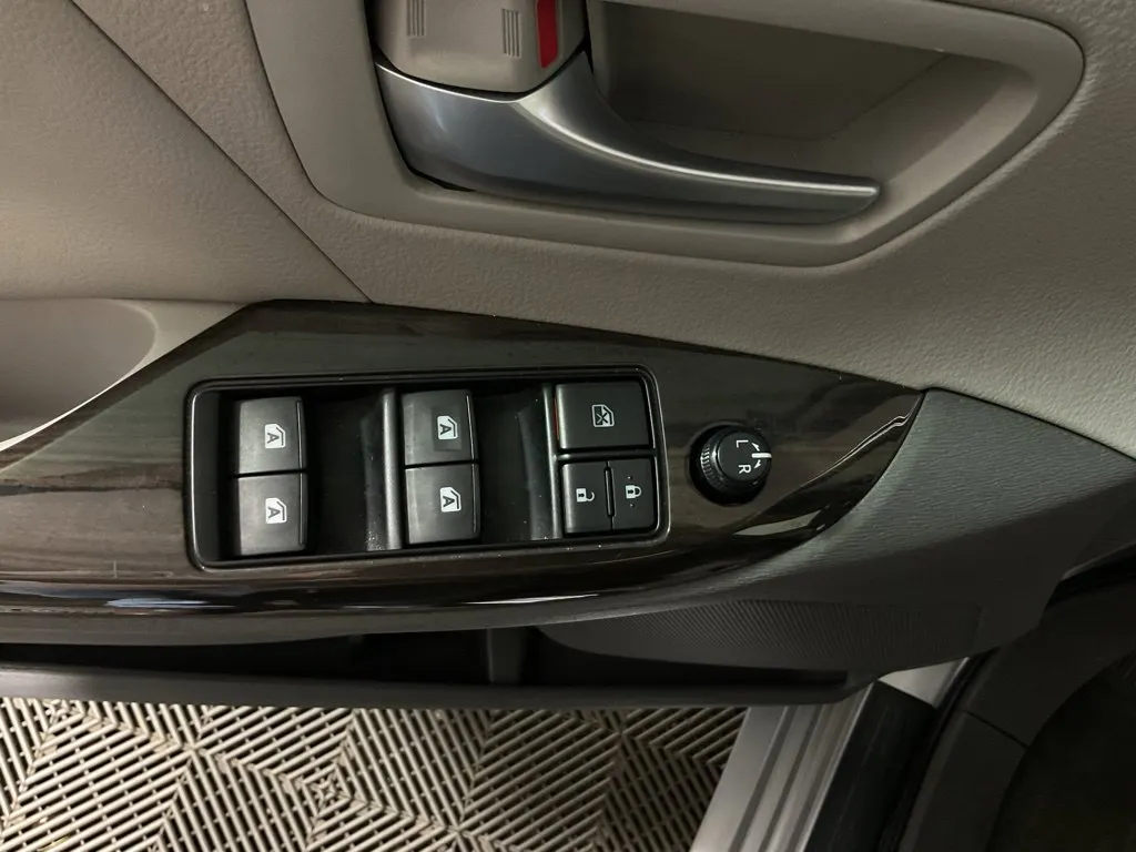 Toyota Sienna photo 22
