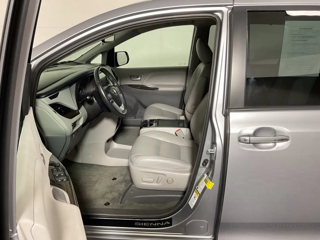Toyota Sienna photo 23