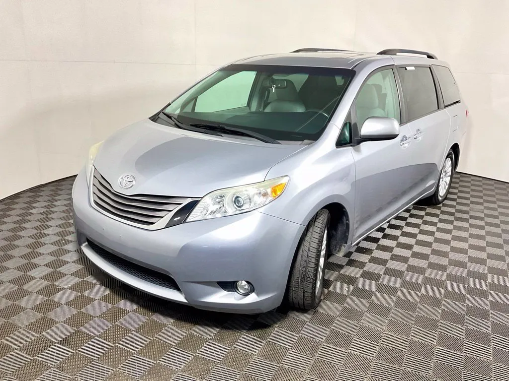 Toyota Sienna photo 13
