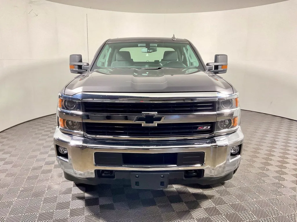 Chevrolet Silverado photo 5