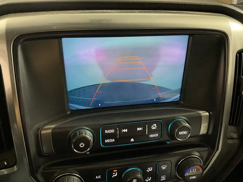 Chevrolet Silverado photo 3