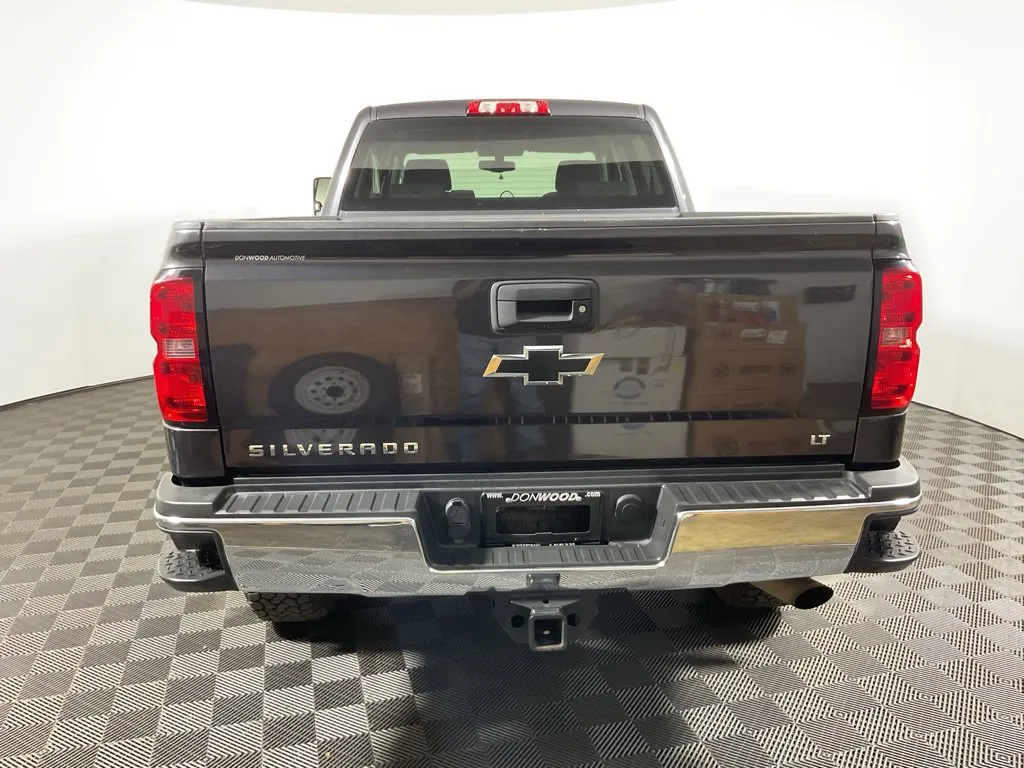 Chevrolet Silverado photo 11