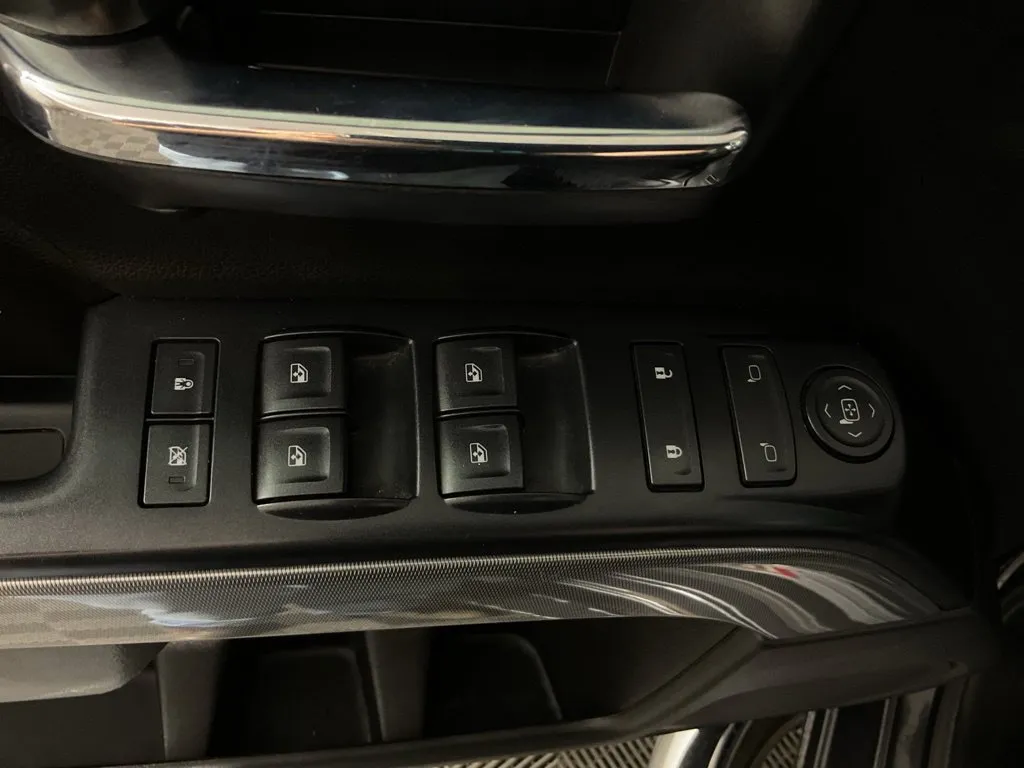 Chevrolet Silverado photo 16