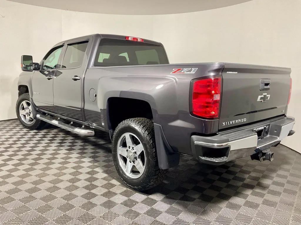 Chevrolet Silverado photo 9