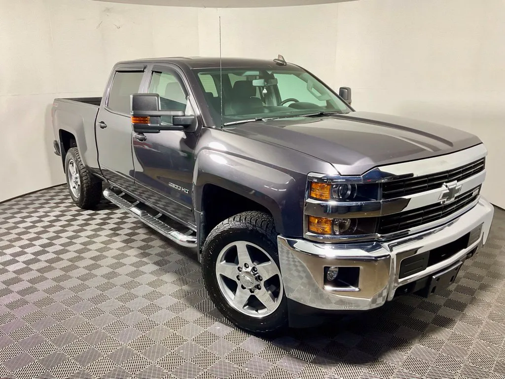 Chevrolet Silverado photo 4