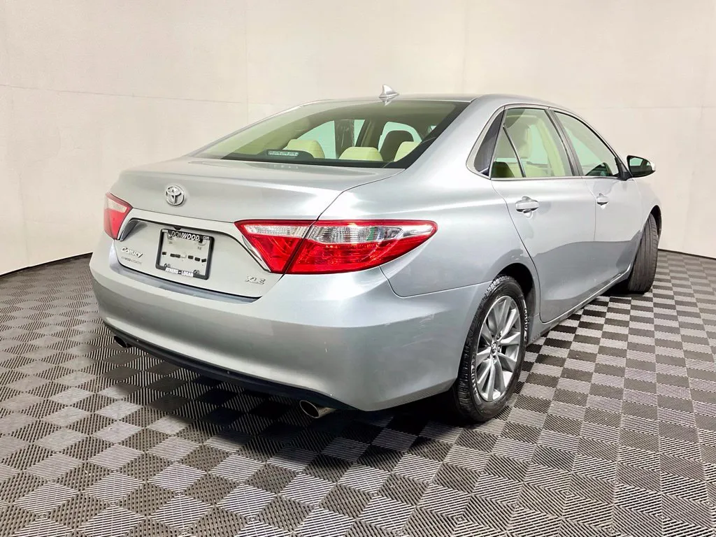Toyota Camry photo 18