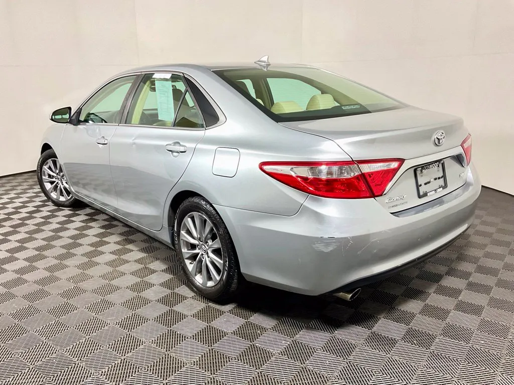 Toyota Camry photo 13