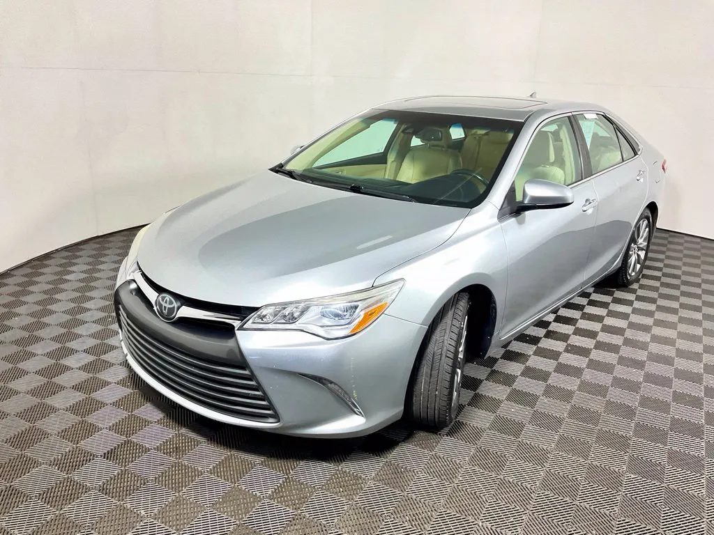 Toyota Camry photo 12