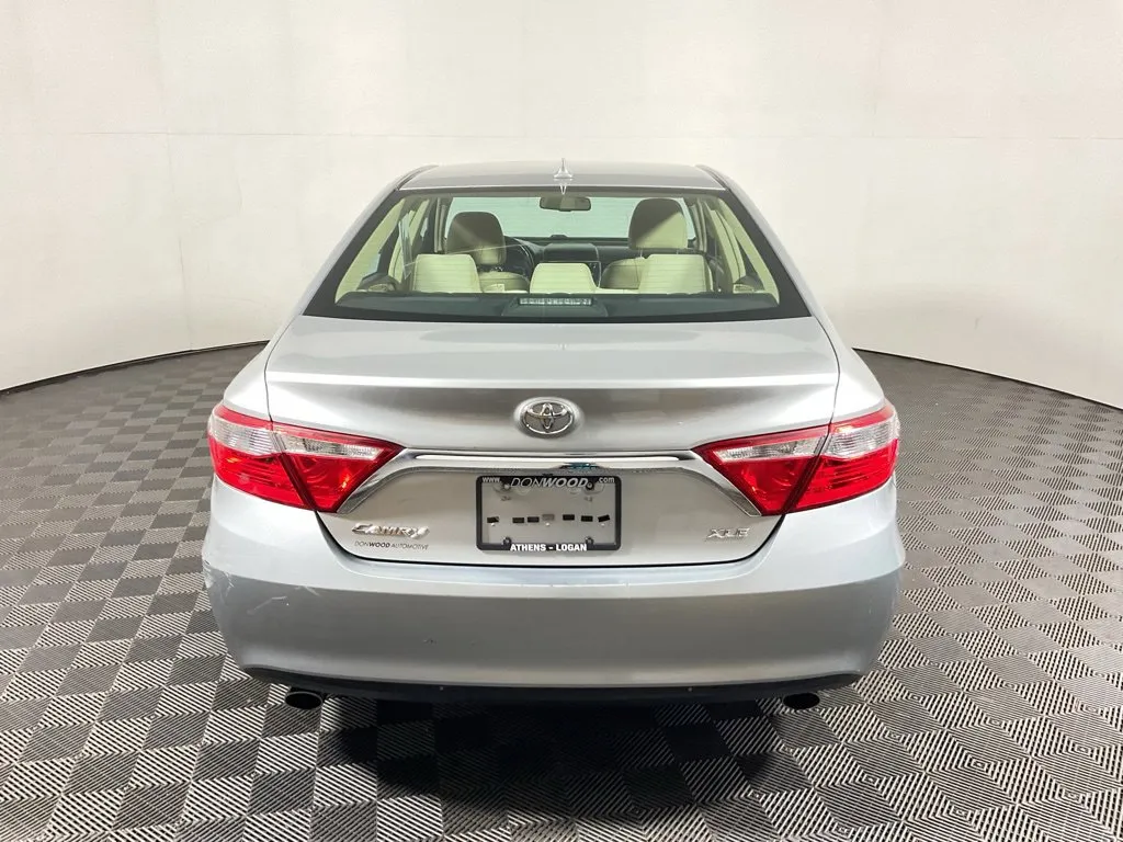 Toyota Camry photo 15