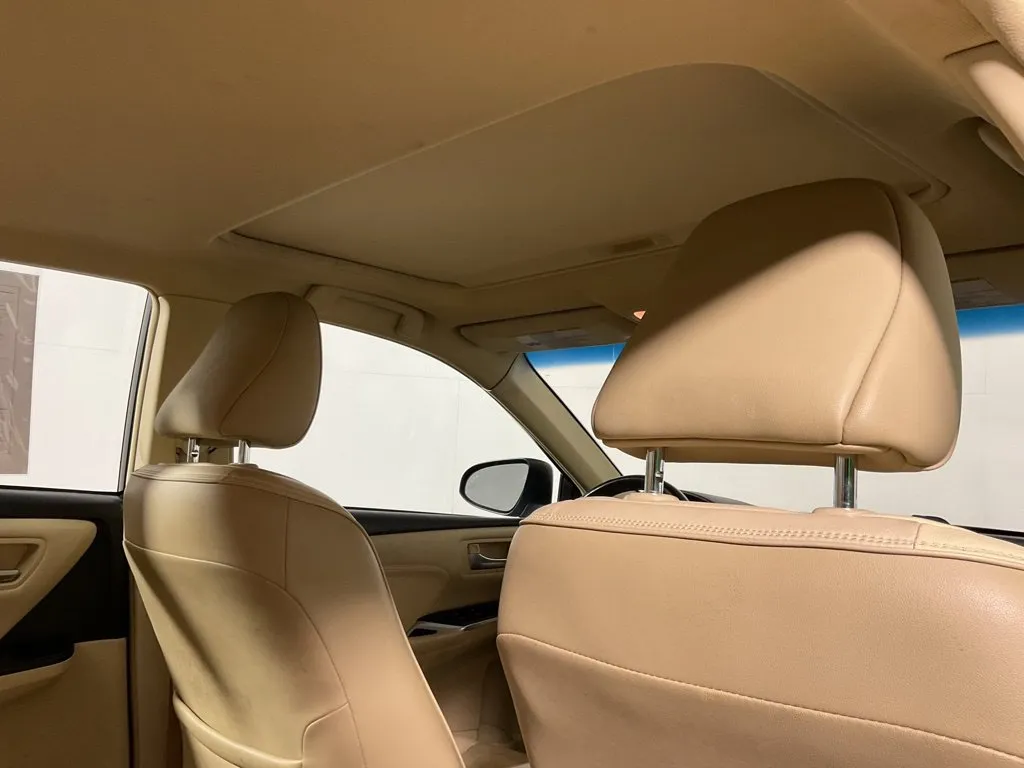 Toyota Camry photo 3