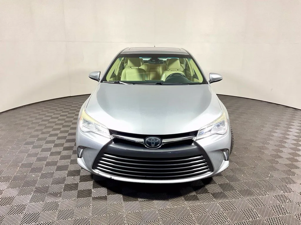 Toyota Camry photo 9