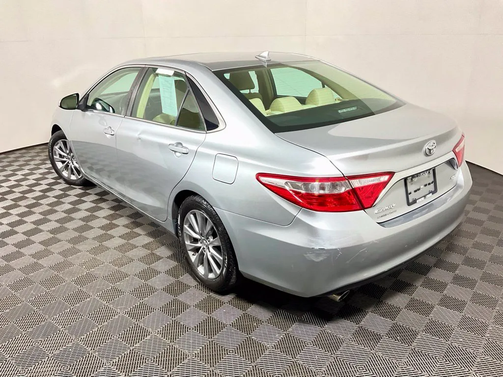 Toyota Camry photo 14