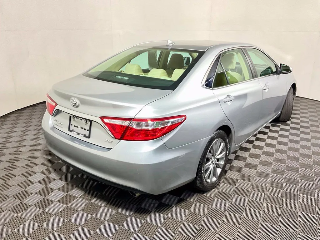Toyota Camry photo 19