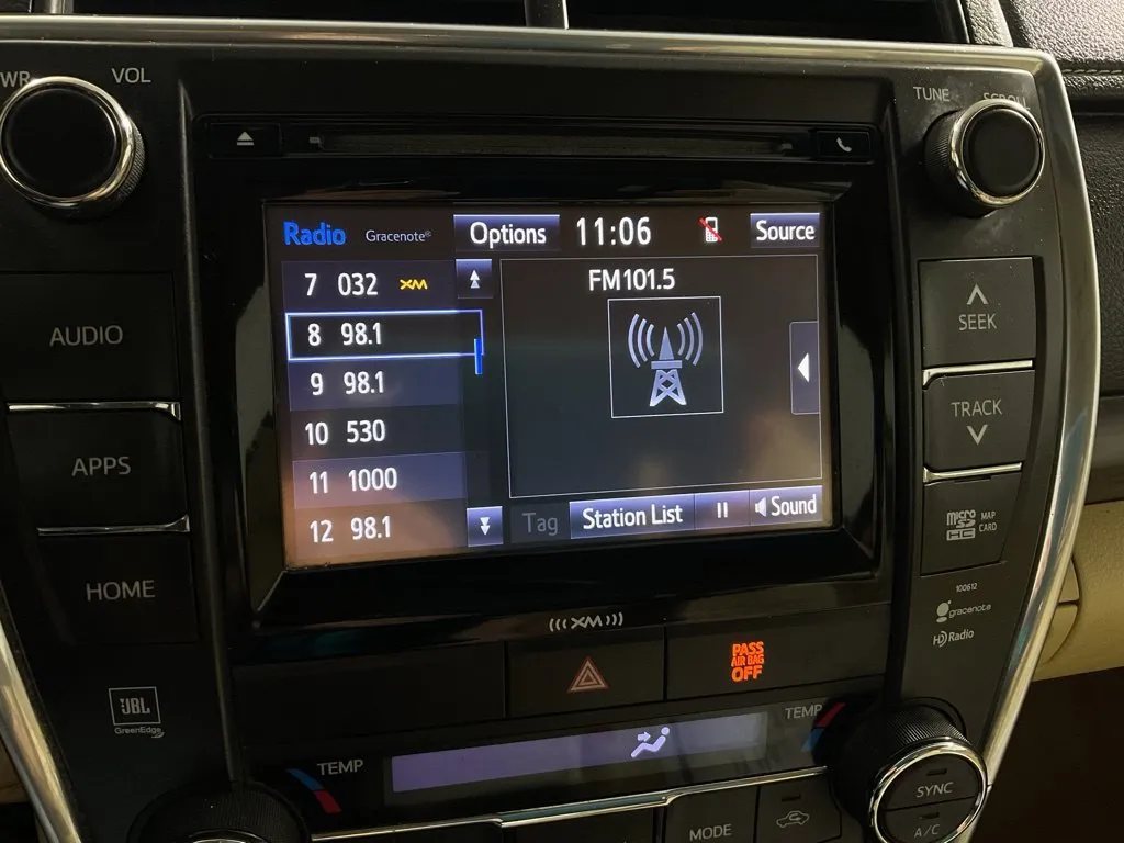 Toyota Camry photo 25
