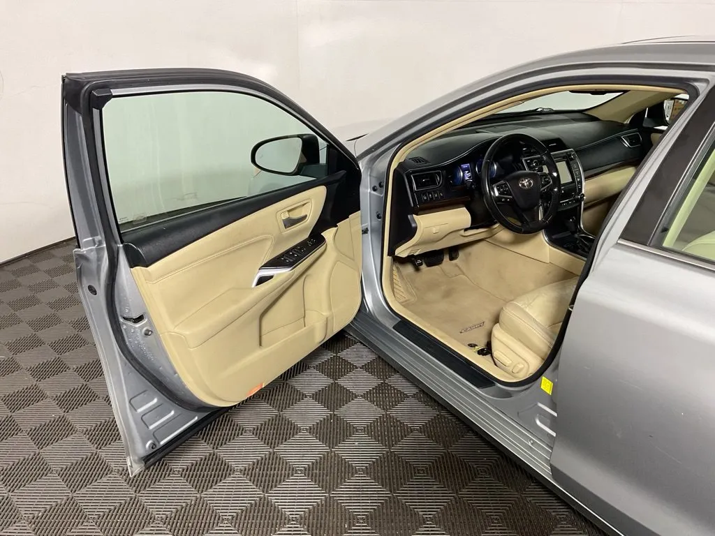 Toyota Camry photo 20