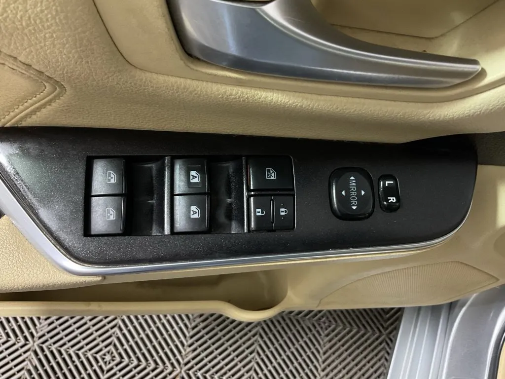 Toyota Camry photo 21
