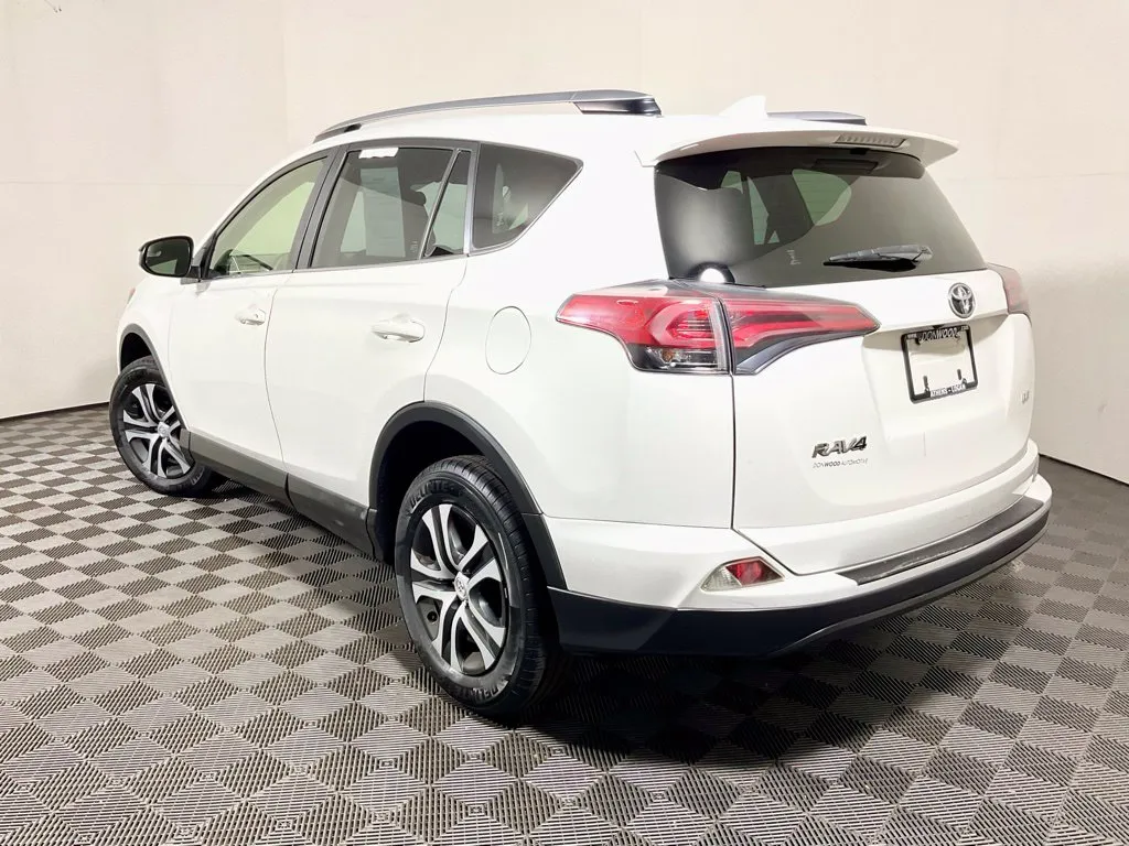 Toyota RAV4 photo 8