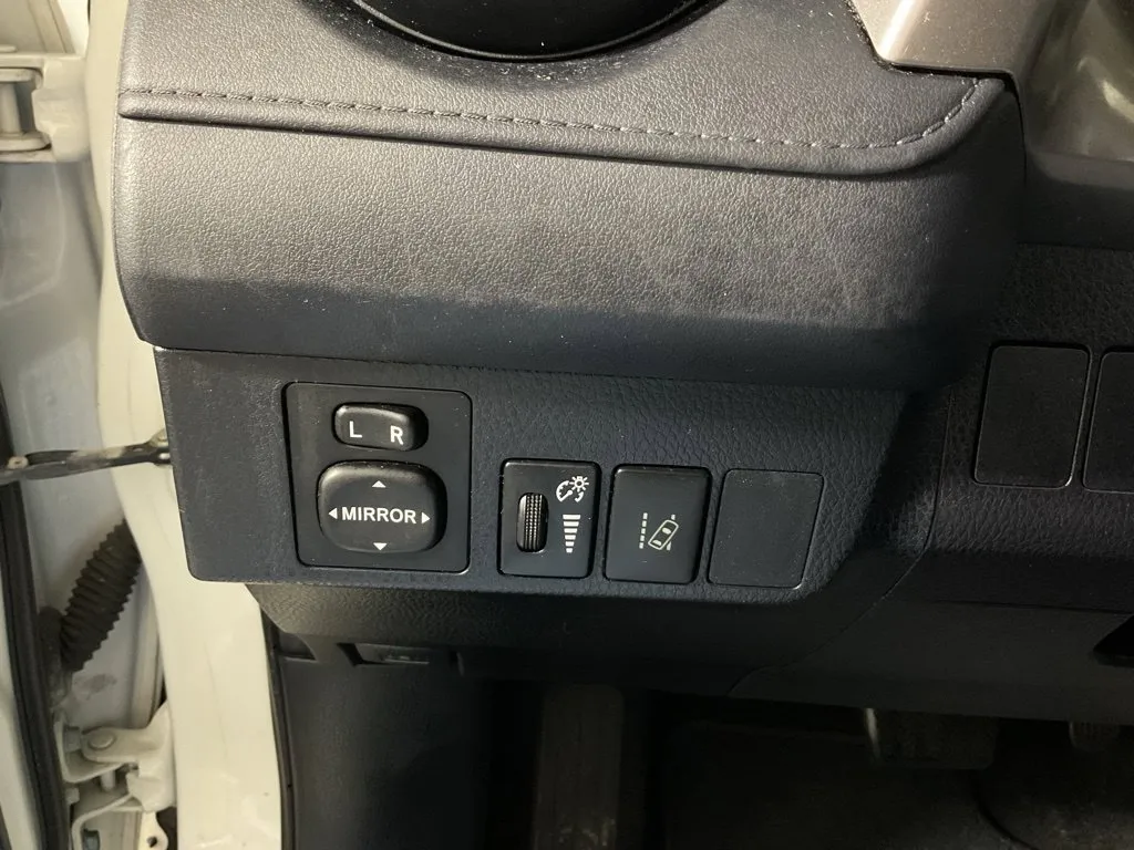 Toyota RAV4 photo 26
