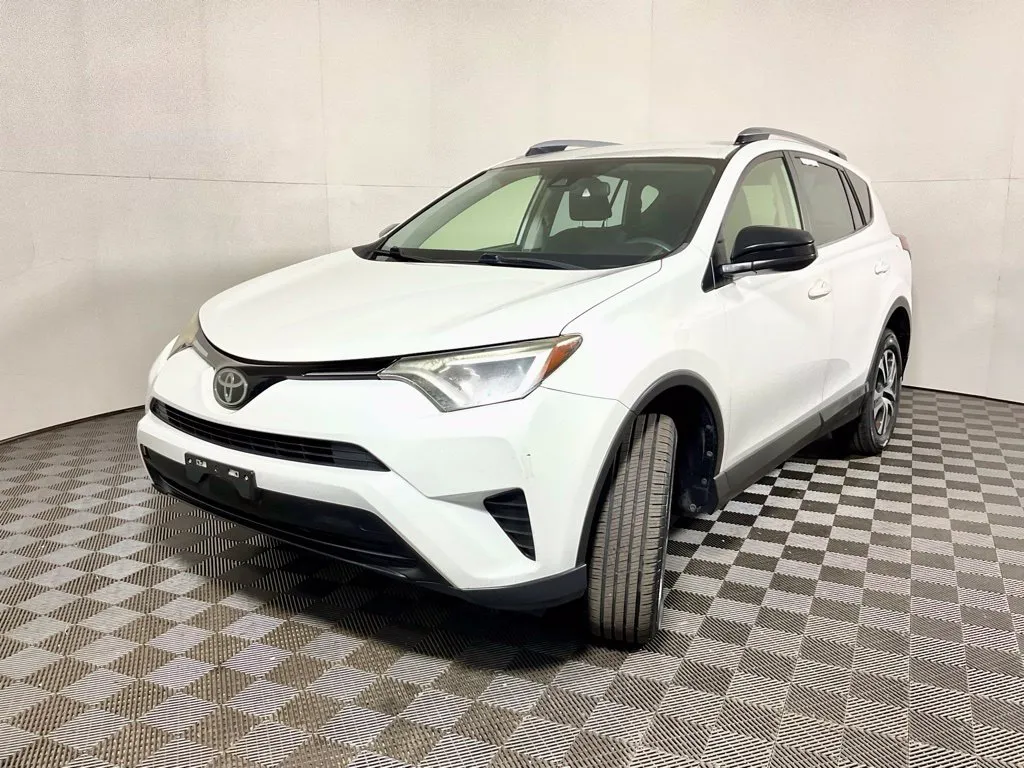 Toyota RAV4 photo 2