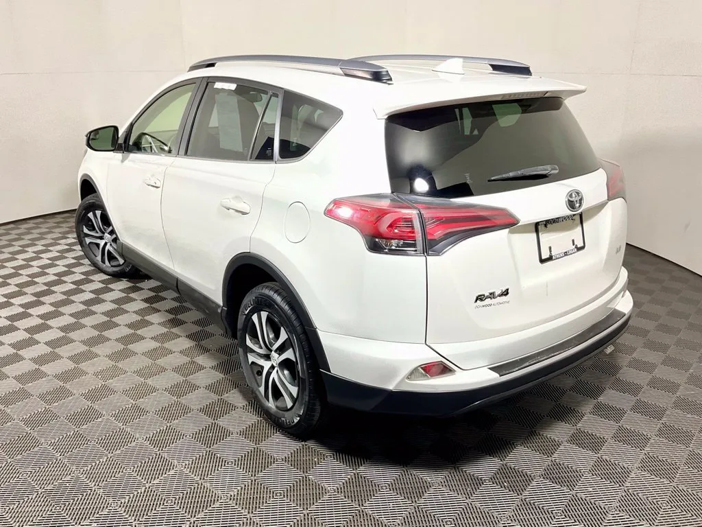 Toyota RAV4 photo 10