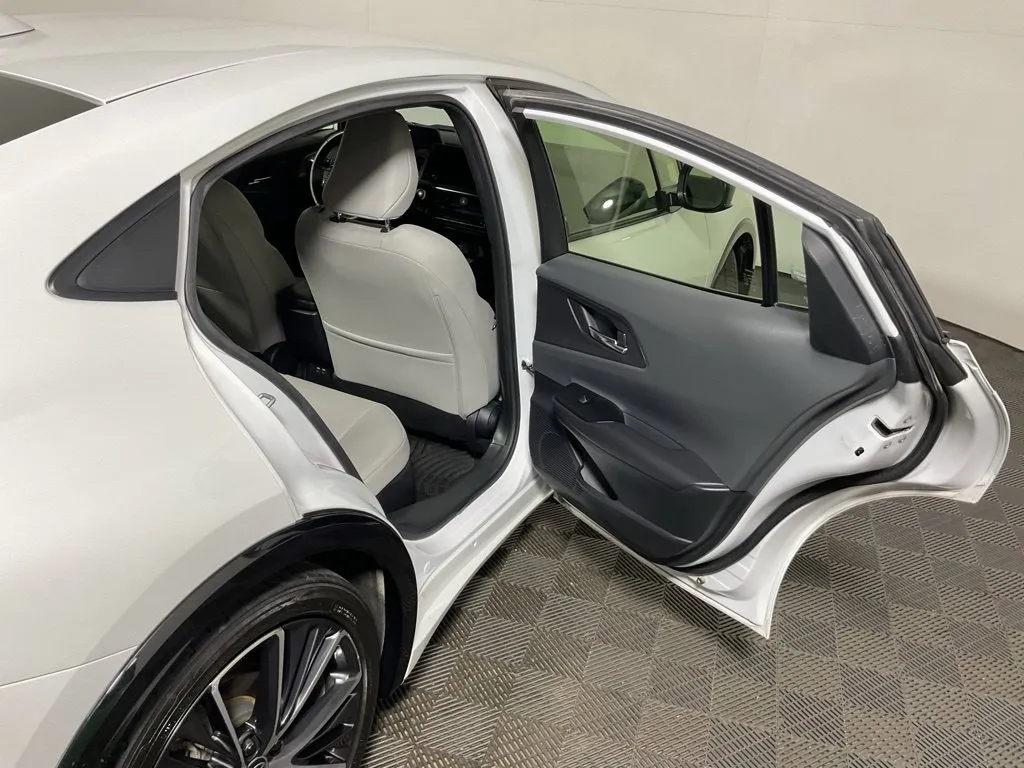 Toyota Prius photo 33