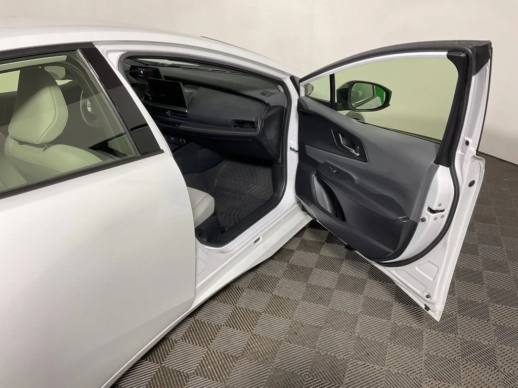Toyota Prius photo 35