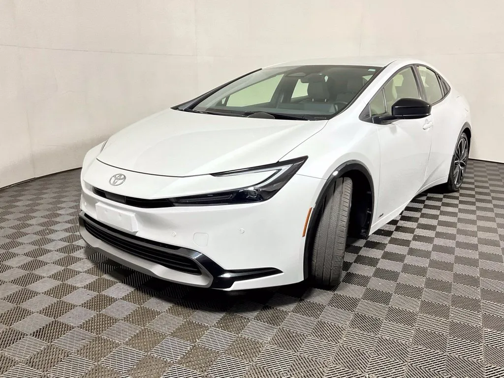 Toyota Prius photo 2