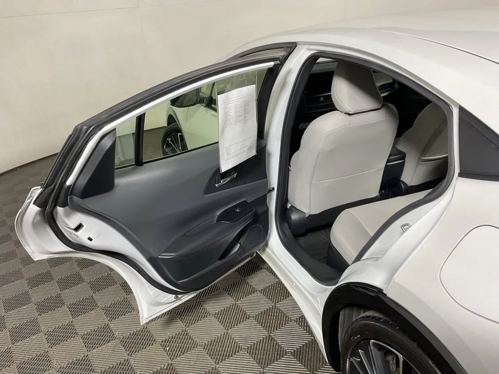 Toyota Prius photo 31