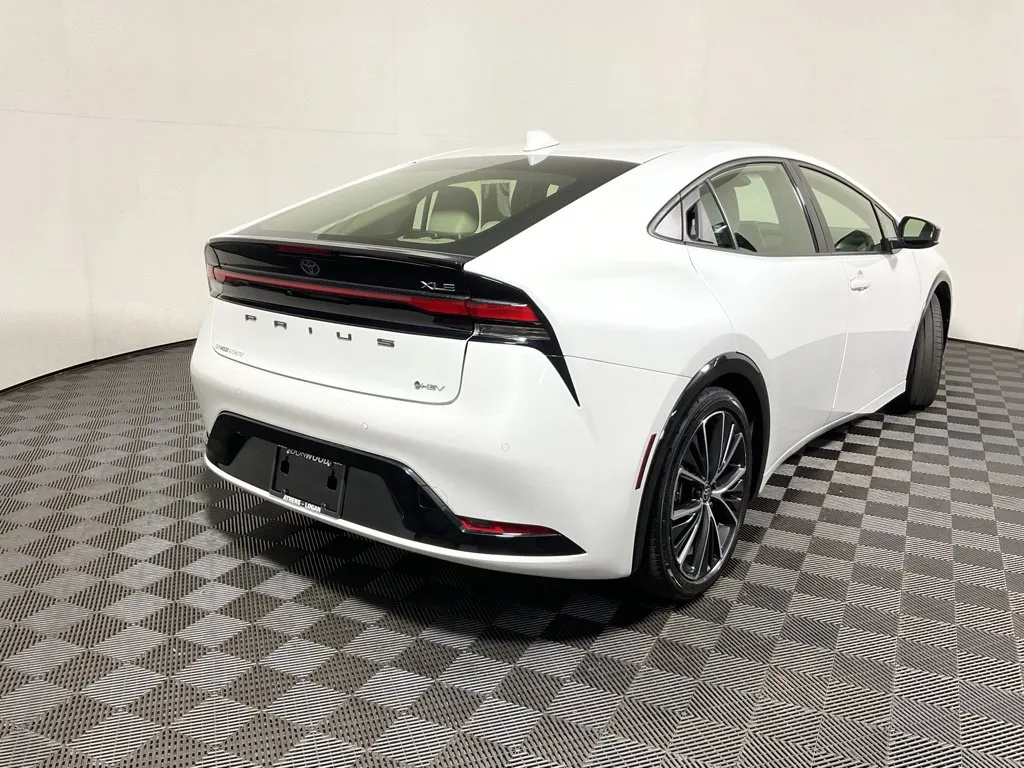 Toyota Prius photo 16