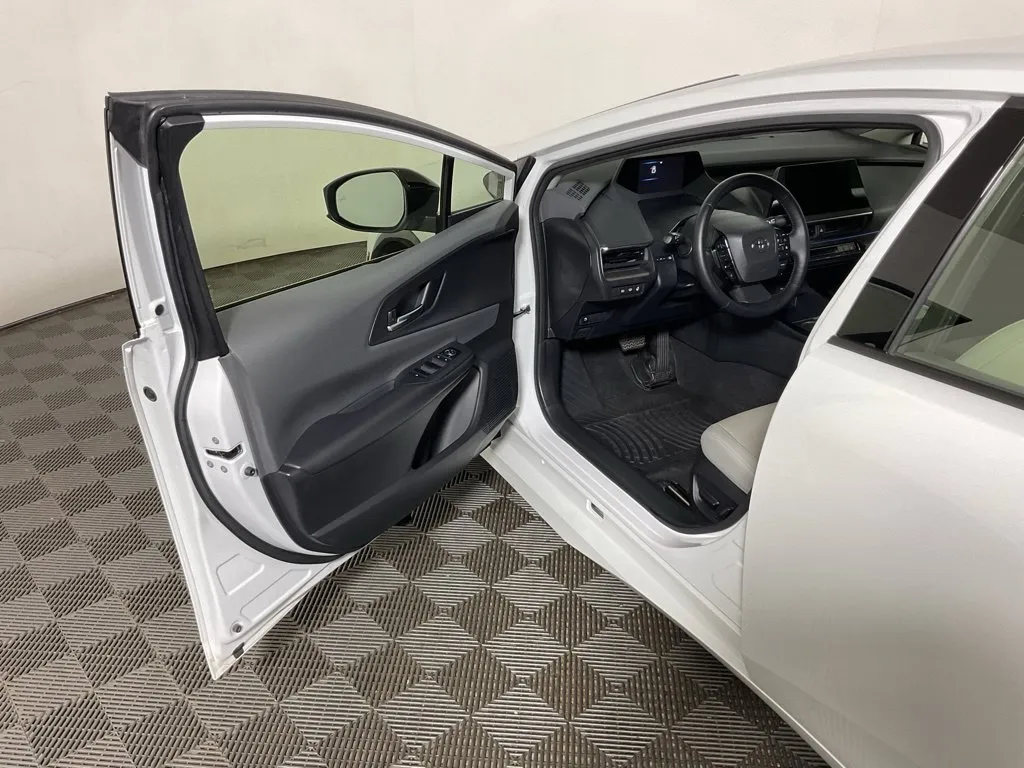 Toyota Prius photo 18