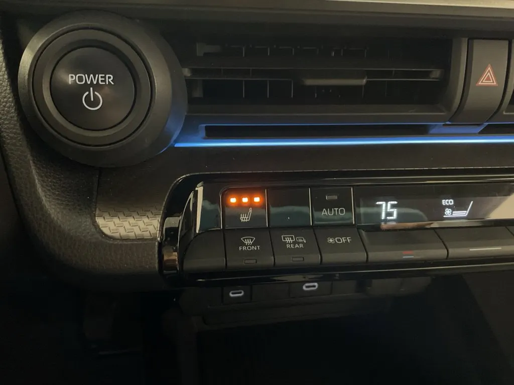 Toyota Prius photo 3