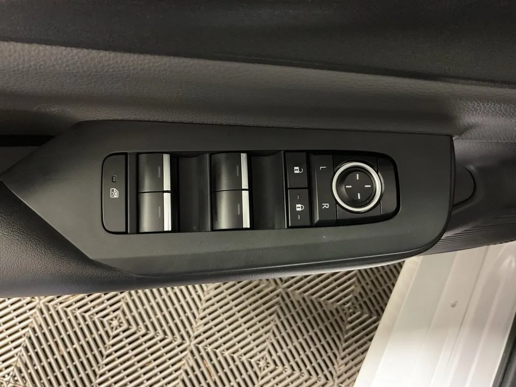 Toyota Prius photo 19