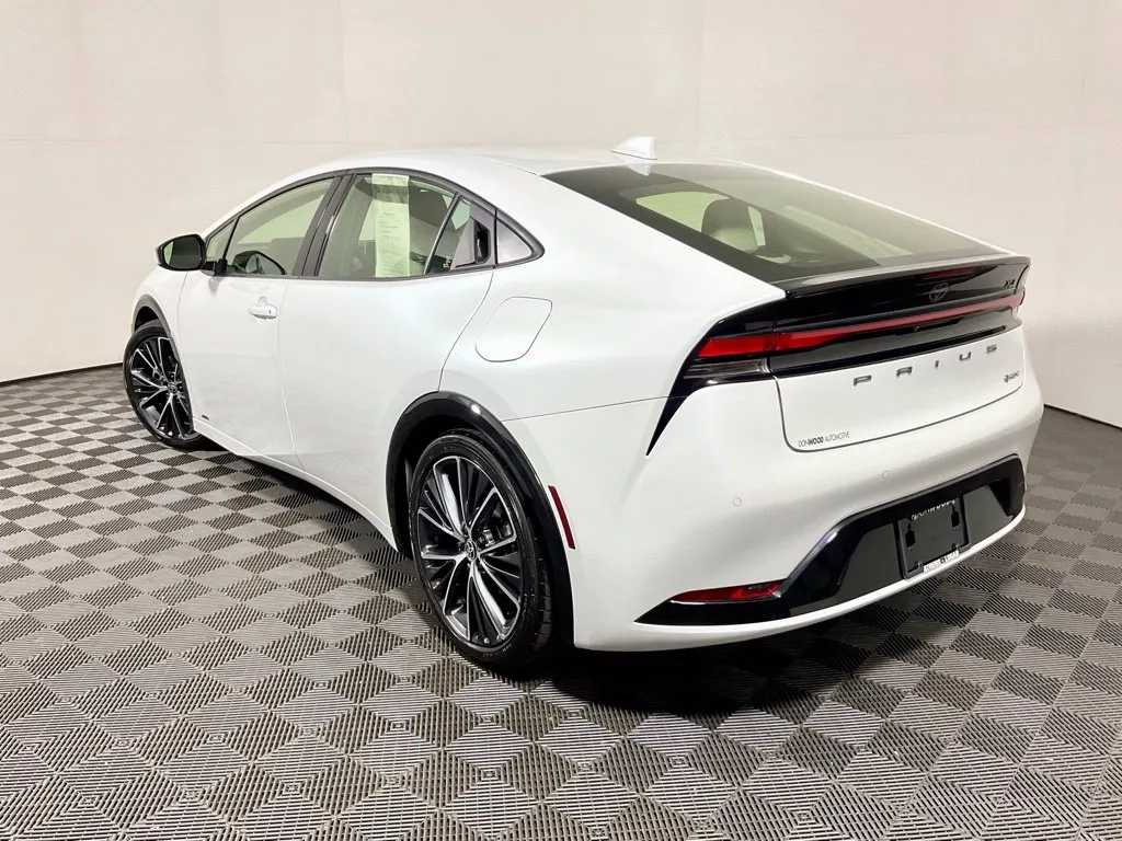 Toyota Prius photo 11