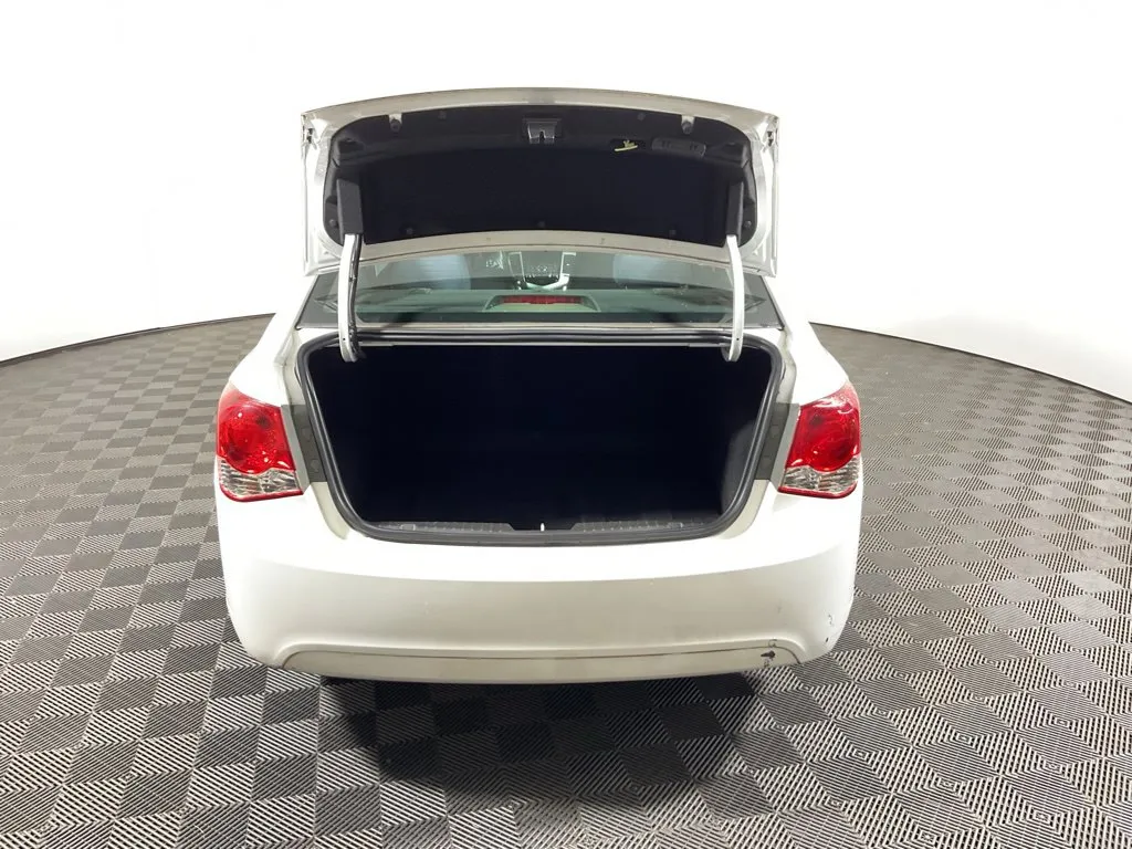 Chevrolet Cruze Limited photo 11