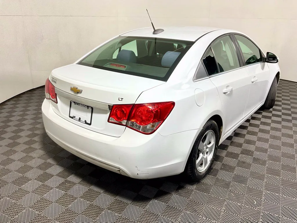 Chevrolet Cruze Limited photo 14