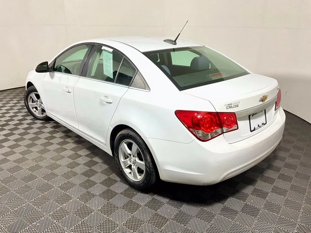 Chevrolet Cruze Limited photo 8