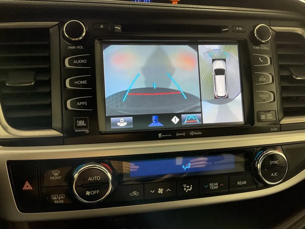 Toyota Highlander photo 7